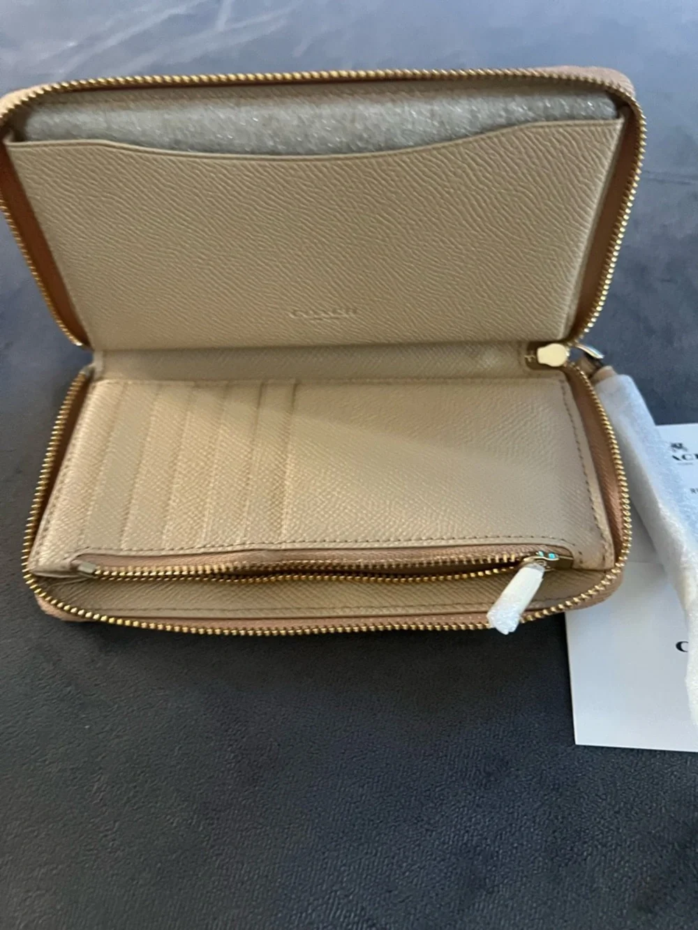 NWT Coach Zip Around Wallet in Light Taupe - Picture 4 of 8